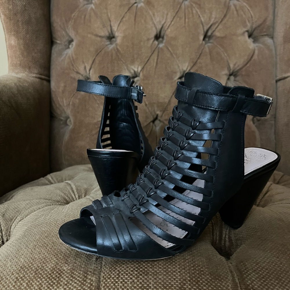 Vince Camuto Cross Leather Ankle Strap
Black Heels size 9